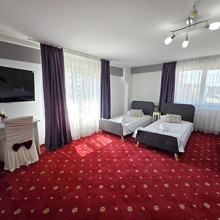 Bon Ton Residence ドロベタ＝トゥルヌ・セヴェリン エクステリア 写真